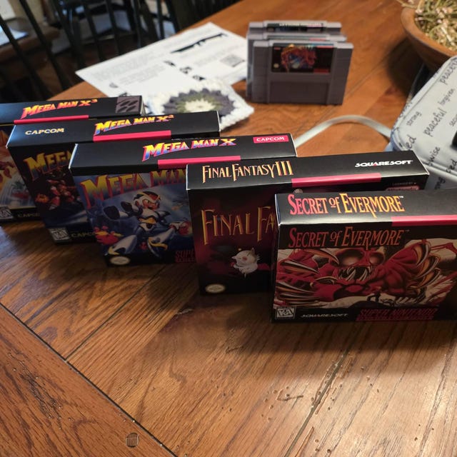 【箱付き未開封】evermoreテイスティングセット 2000・2001 Secret of Evermore SNES ボックスマニュアルとトレイ ゲームは含まれ