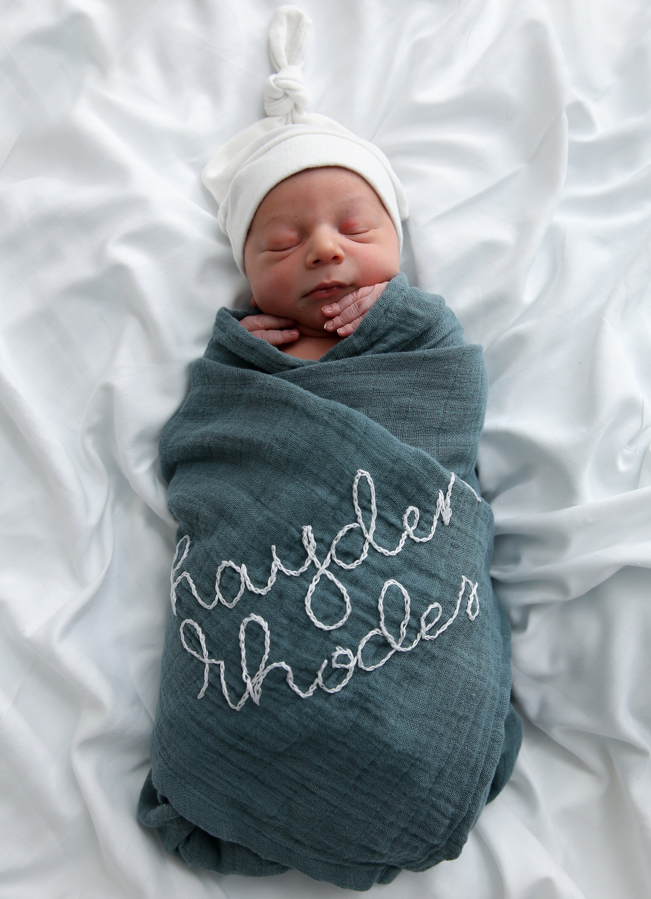 Hand Embroidered Baby Name Swaddle // Muslin Blanket //Name Announcement // Birth Announcement // Gender Reveal // Newborn Photos // Gift