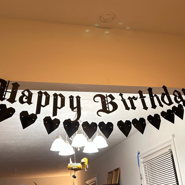 'Please Leave' Banner Im Gothic-Look – Old English Schrift, Perfekt Für Emo-Partys & Deko