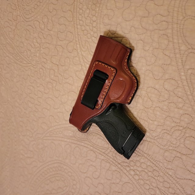 スミス＆ウェッソン M&P9 シールド用ハンドメイドレザー製IWB