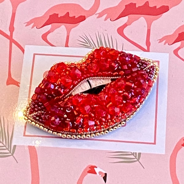 Bright Pink Velvet Lips On Beaded Small Pouch main image 1