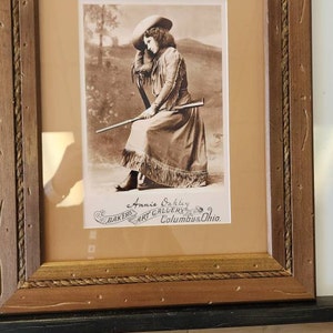 Annie Oakley Photograph: Vintage Wild West Portrait Art Print - Etsy
