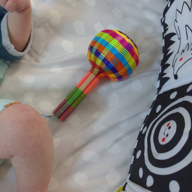 Set De 2 Maracas Sonajero Para Bebés Y Niños Pequeños – Instrumento Musical De Percusión, Colores Brillantes, Agarre Ergonómico Y Resistente, Regalo Educativo Para Estimulación Temprana