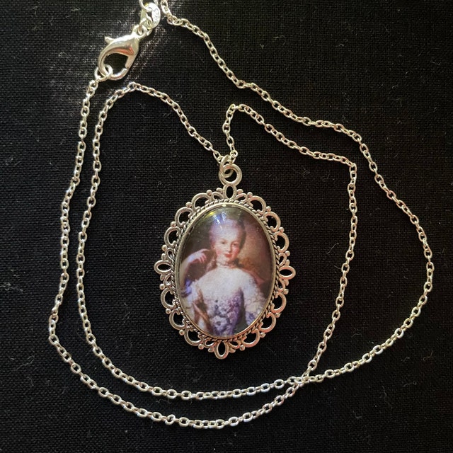 マリー・アントワネットのペンダントネックレス：フランス王妃の