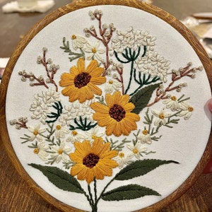 野の花の花束の刺繍パターン - 7 インチの刺繍プロジェクト