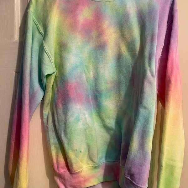 tie dye sweatshirt rainbow