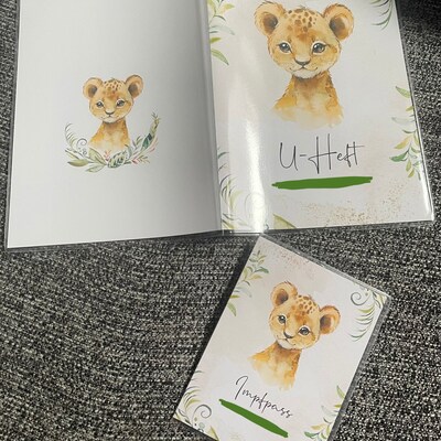 U-Heft und Impfpasshülle personalisiert Löwe Blätter Jungs - Etsy.de