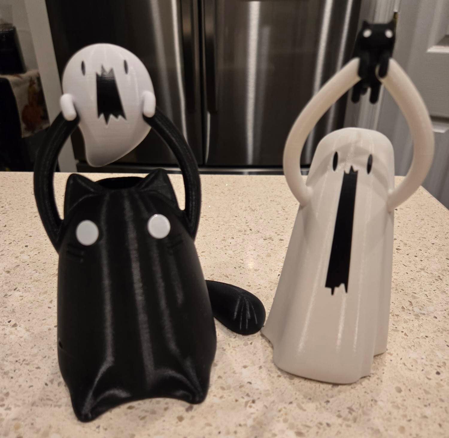 Ghost Holding a Kitty Lamp, BEHOLD! Halloween Figurine LED Nightlight Decoration, Remote Cute October Desk Figure, Spooky Trick-or-Treating