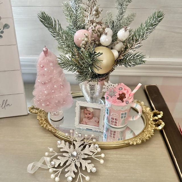 Albero di Natale in ceramica fatto a mano: decorazioni natalizie rosa, artista David Bruce - Italia