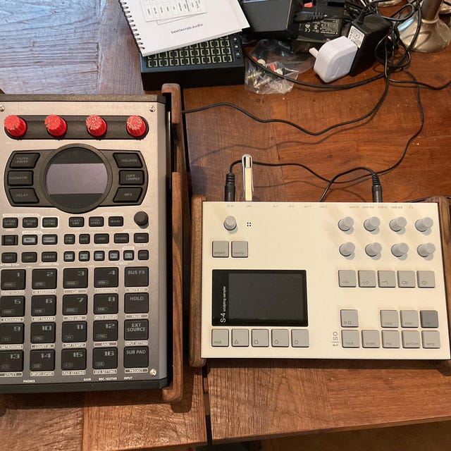 ②机本体メメモリ Roland SP-404 MKII用木製スタンド - Etsy 日本