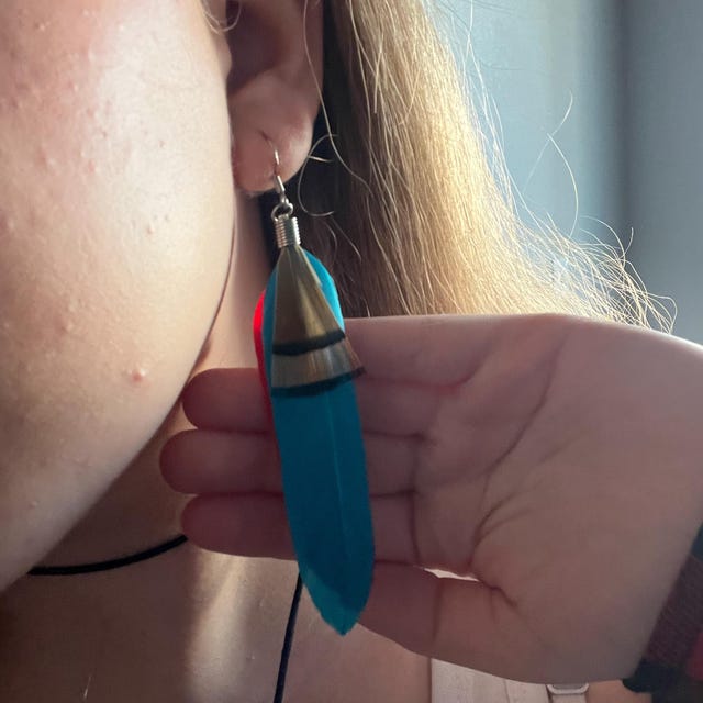 Boucles D'oreilles Rachel Amber – Inspirées De Life Is Strange – Plume Bleue – Dormeuses – Fait En France