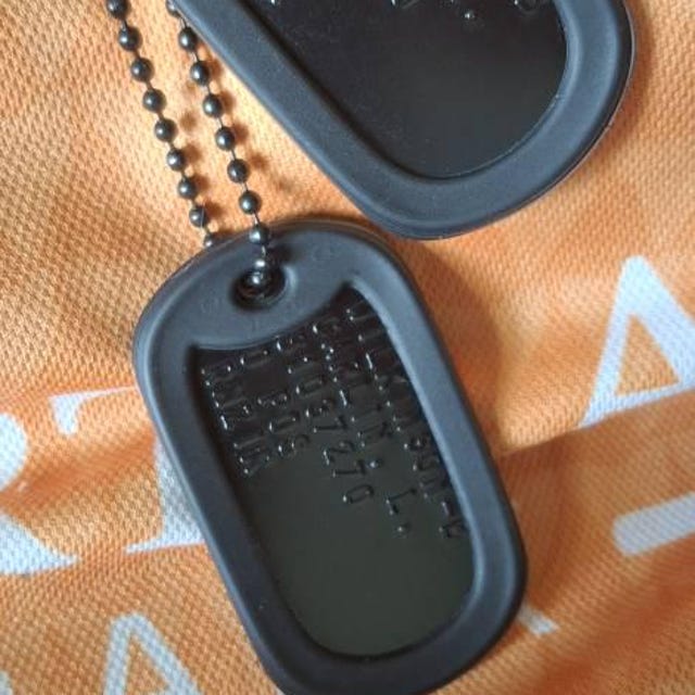 カスタマイズされた特殊部隊の黒の米軍ドッグタグ セット、陽極酸化