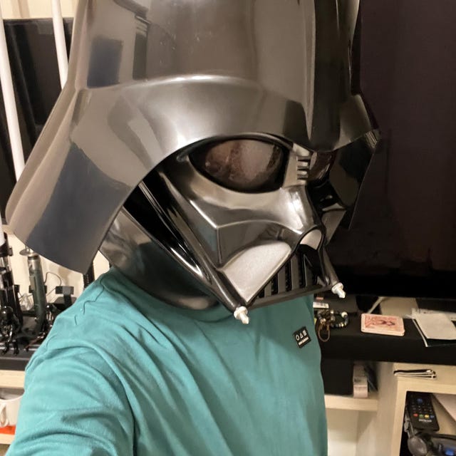 すべてアルミニウムで機械加工されたダースベイダーのヘルメットの牙