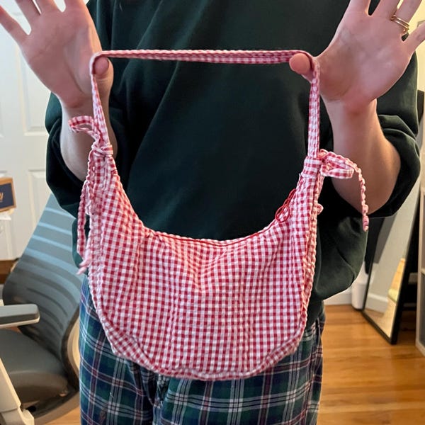 Half Moon Sling Bag With Pockets Sewing Pattern | Crescent Moon Bag ...