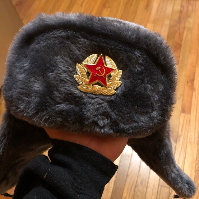 本物のロシア製ウシャンカ軍帽（グレー）ソビエト赤軍バッジ付き 全