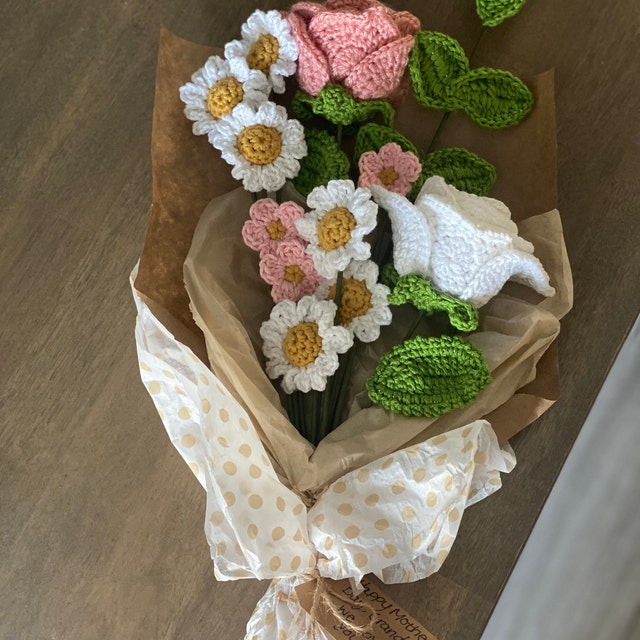 Tutorial: How to Make a Crochet Flower Bouquet - WeCrochet Staff Blog
