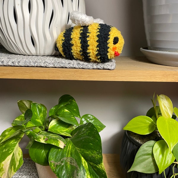 Crochet Pattern - Classic Bumble Bee - Etsy