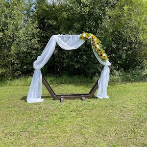 What is the Best Fabric for Wedding Arch Draping? –