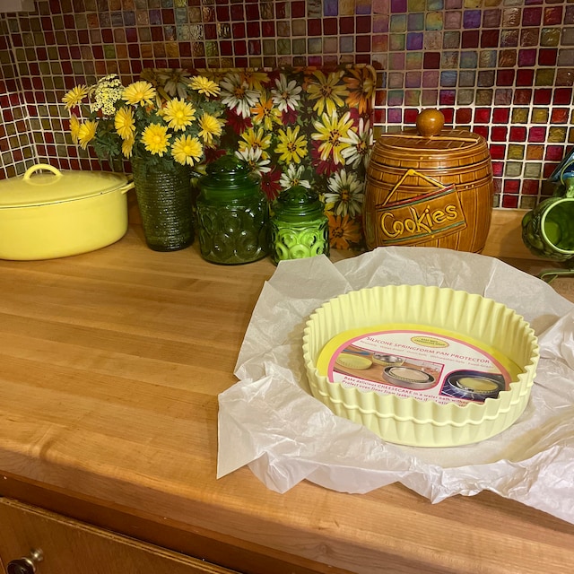 Reusable silicone wrap for 9” springform pan! This is very useful to use to  catch any leaks when baking! #nomoremess #cheesecakefail #cheesecakewin, By Easy Bath Cheesecake Wrap