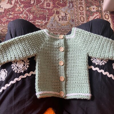 Simple Baby Cardigan Crochet Pattern With Bunny and Rainbow Applique in ...
