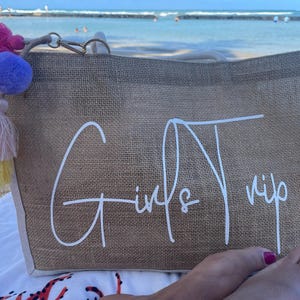Personalized Bridesmaid Gift Bag with charm,Custom Burlap gift Bag,Beach tote bag,Bachelorette Party Bag, Bridesmaid Proposal Gift,Beach Bag
