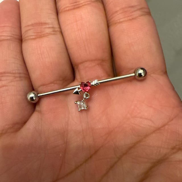 Set Piercing 7 Pezzi Set 7 Pezzi Gioielli Per Piercing - Bilanceri Industriali Con Sfera E Punta Freccia Per Cartilagine Dell'Orecchio, Gauge 14g (1.6mm) Bilanciere Industriale 14g - Foto 2