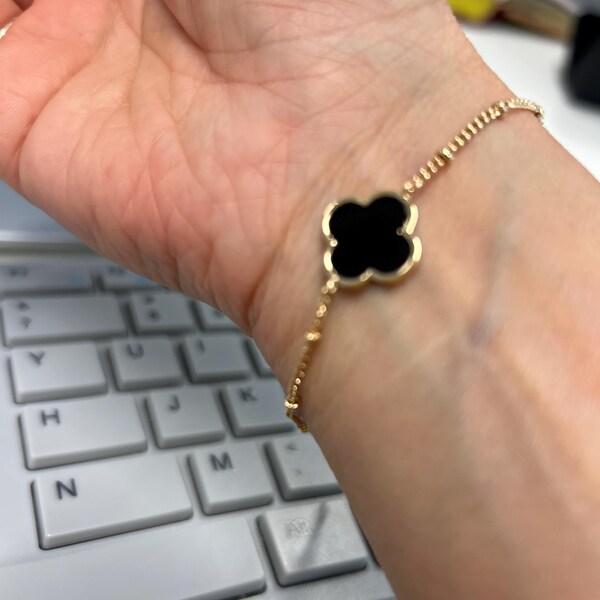 9ct Yellow Gold Black Onyx Clover Bracelet 19cm main image 0