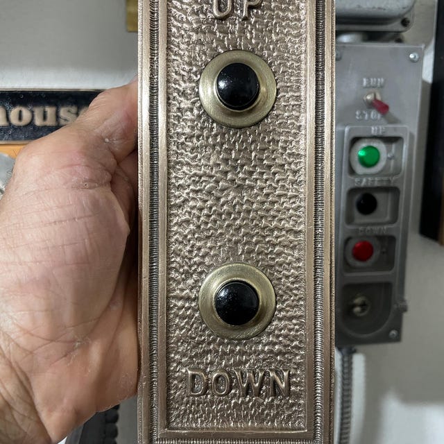 1930 年代のブロンズ製エレベーター上下ボタンプレート - Etsy 日本