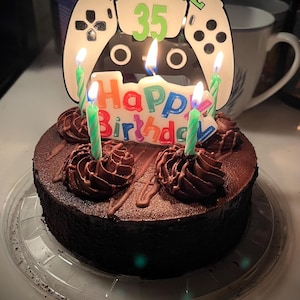 Topper Per Torta Personalizzato A Forma Di Controller Per Console - 3DKOUPE, Decorazione Compleanno In Plastica Bio Per Gamer - 2