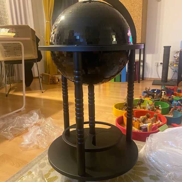 Modern online globe bar