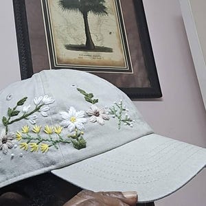 手刺繍の花柄ベースボールキャップ | 100%コットンハット | ボタニカル