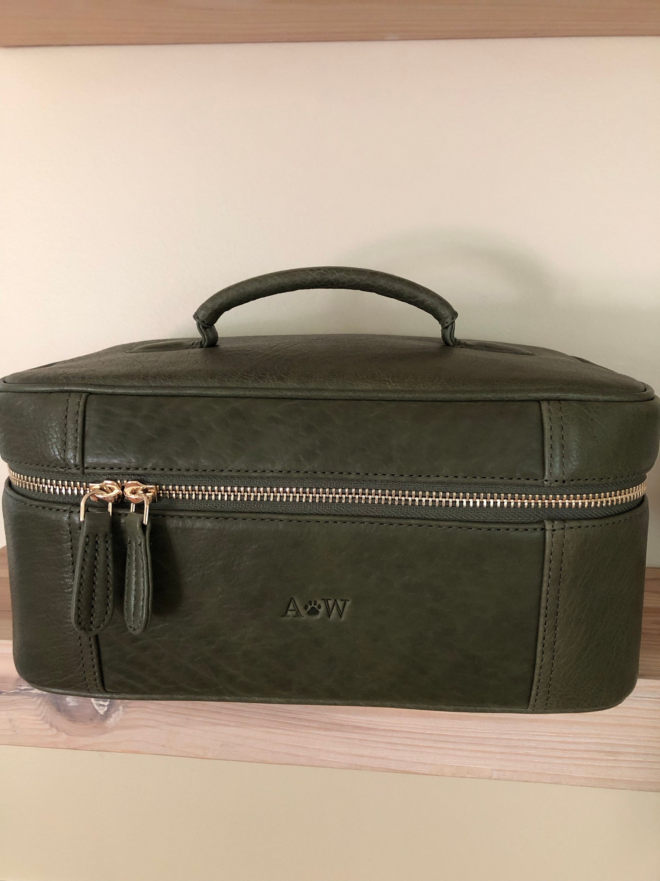 Leather toiletry bag - Personalized gift for wife - Gift for mom - Anniversary gift - Cosmetic bag - Monogrammed makeup case - For daughter
