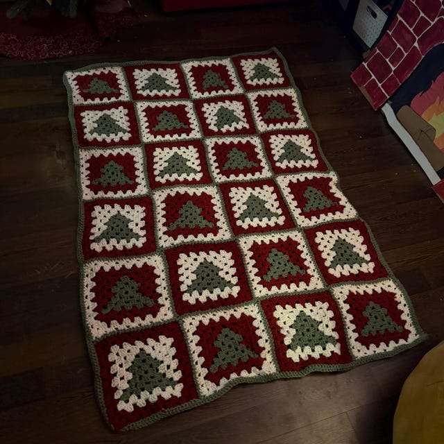 CROCHET PATTERN Christmas Tree Granny Square Afghan | Holiday