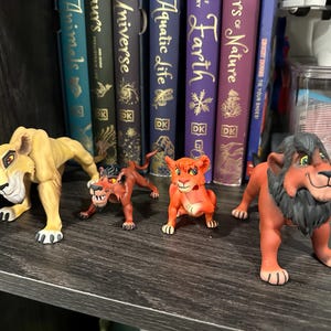 Zira大人用ライオンキングファーリーキアラ動物アートフィギュア
