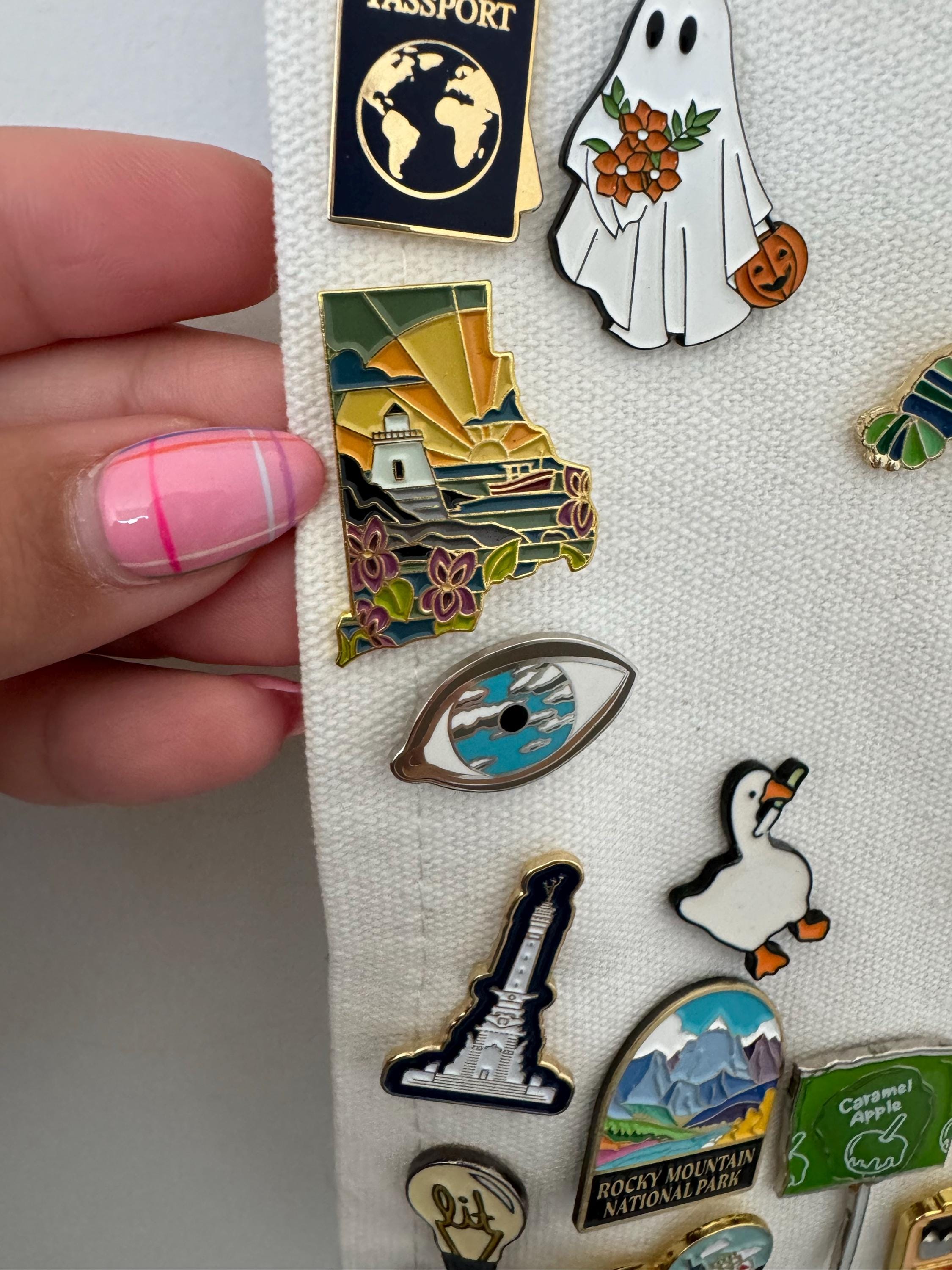 Rhode Island Enamel Pin | Rhode Island Outline Pin | Illustrated State Pin | Butterfly Clasp | 1&quot;