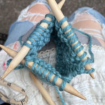 NEW 2 Pcs Sewing Tracing Wheel Pattern Wooden Serrated Edge Craft Tool