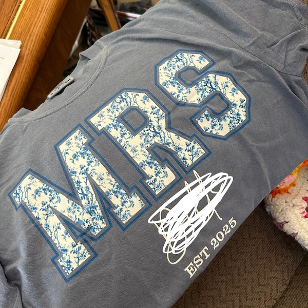 Custom Mrs Shirt Personalized Mrs Last Name Custom Colors T-shirt ...