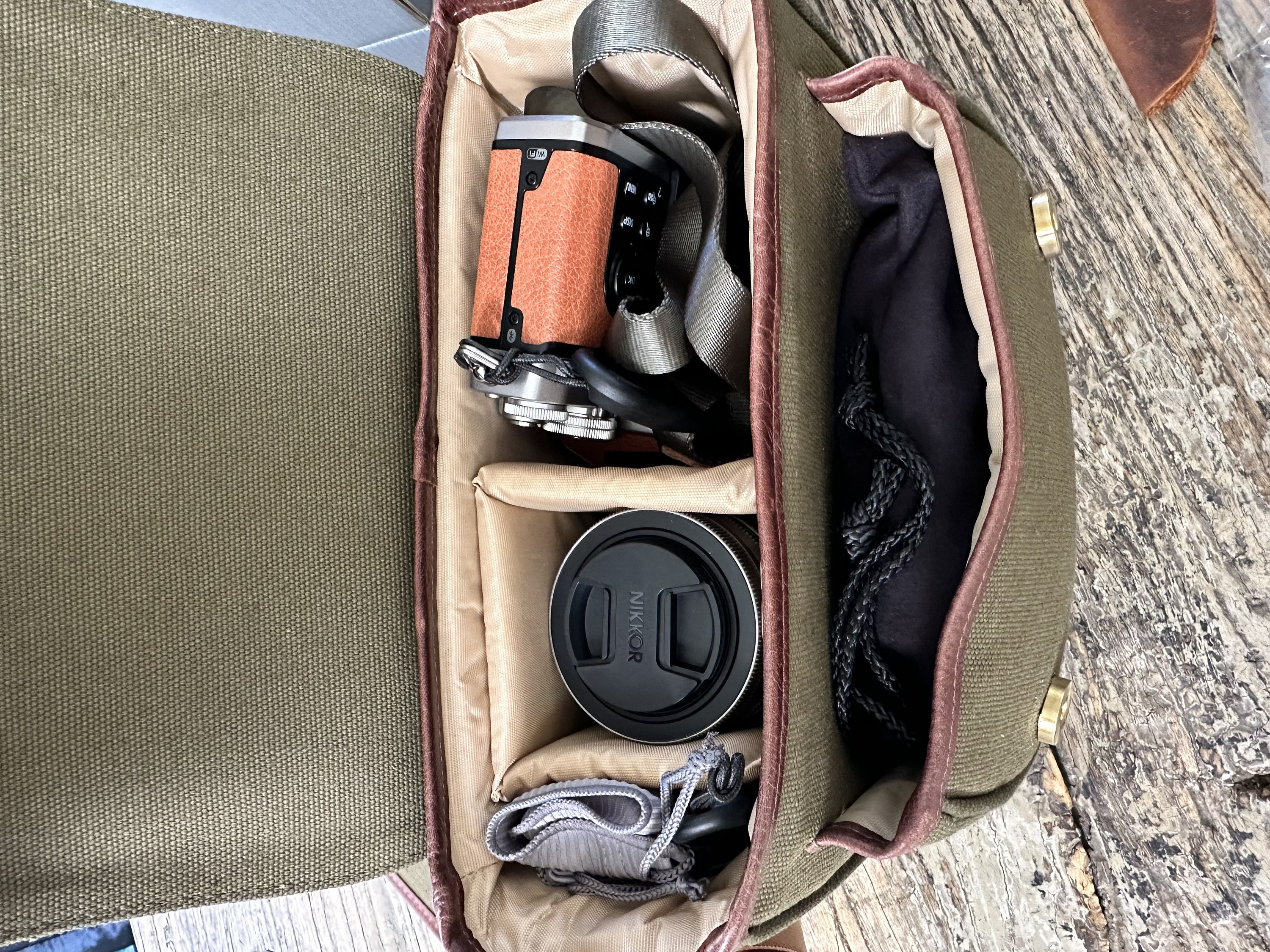 MegaGear Sequoia Canvas Camera Bag Shoulder Bag Case - Compatible with Canon Camera, Nikon, Sony SLR/DSLR Mirrorless Cameras and Lenses