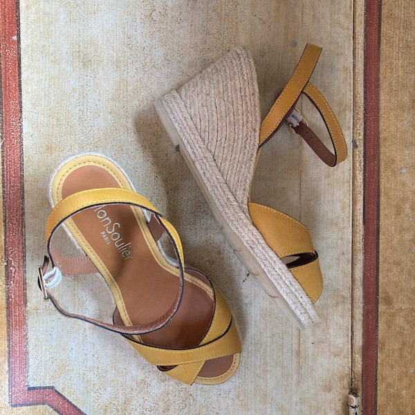 Fabiani Vintage Leather T Strap Brogue Heels Nude Pumps EU 36