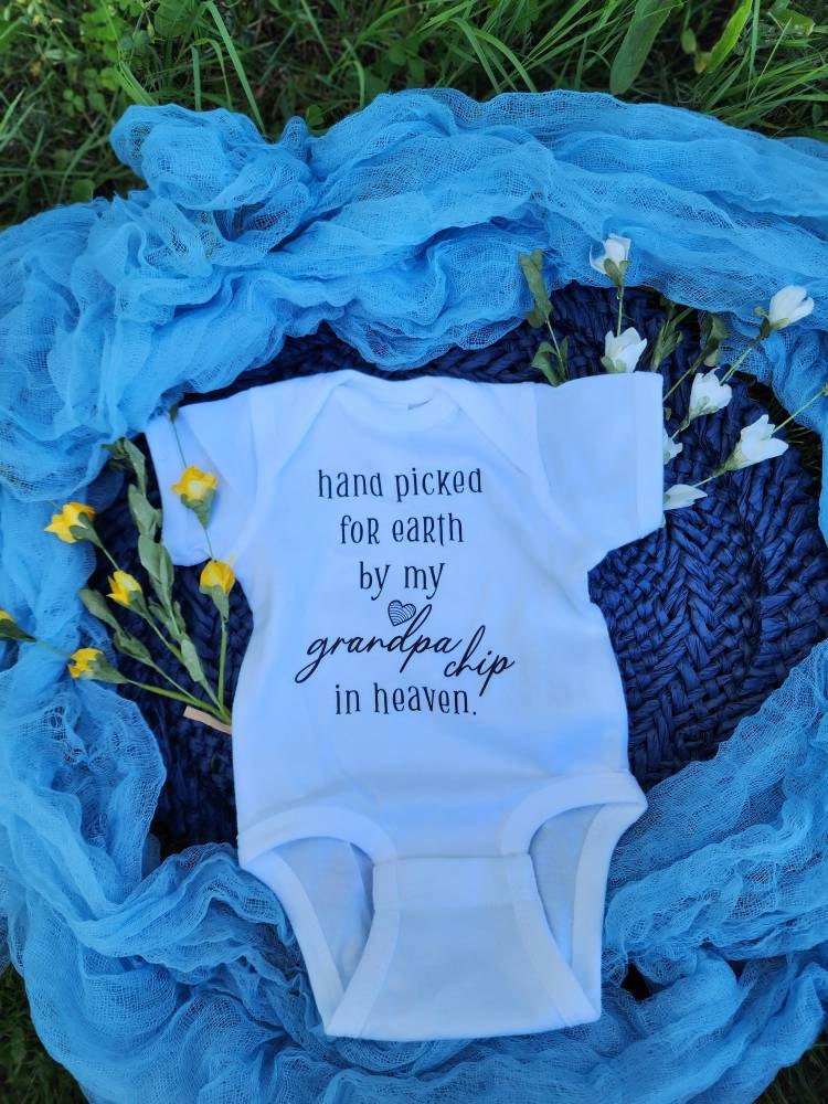 Hand Picked for Earth by My Grandpa in Heaven Onesie®, Pregnancy Announcement, Grandpa Grandma Auntie Uncle Onesie®, Baby Shower Gift