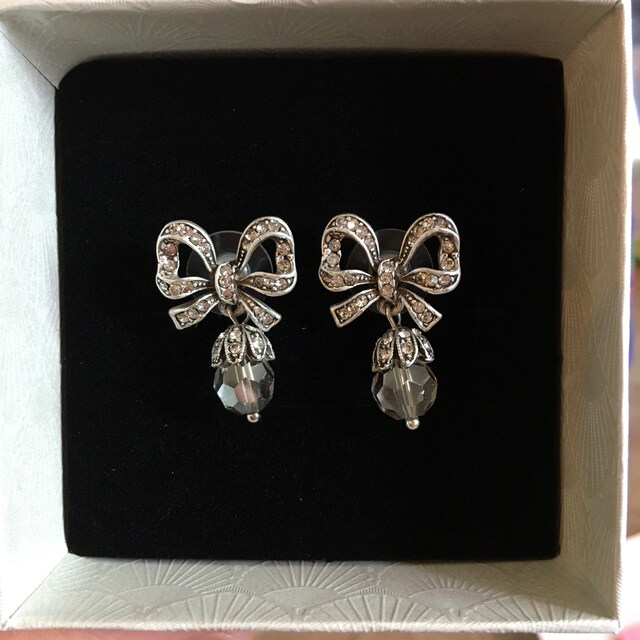 ☆ENGBROX☆ string ribbon earring EBEA24007 リボン ENGBROX(エンブロクス) ピアス(レディース) - 海外通販の