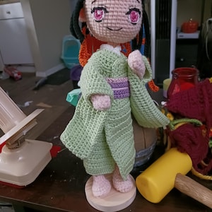 AHANDMAKER Gehaakte poppenstandaard, draagbare actie-standaard voor gehaakte poppen, houten tentoonstellingsstandaard voor gehaakte poppen, vilten, dierenpoppen, figuren, poppen