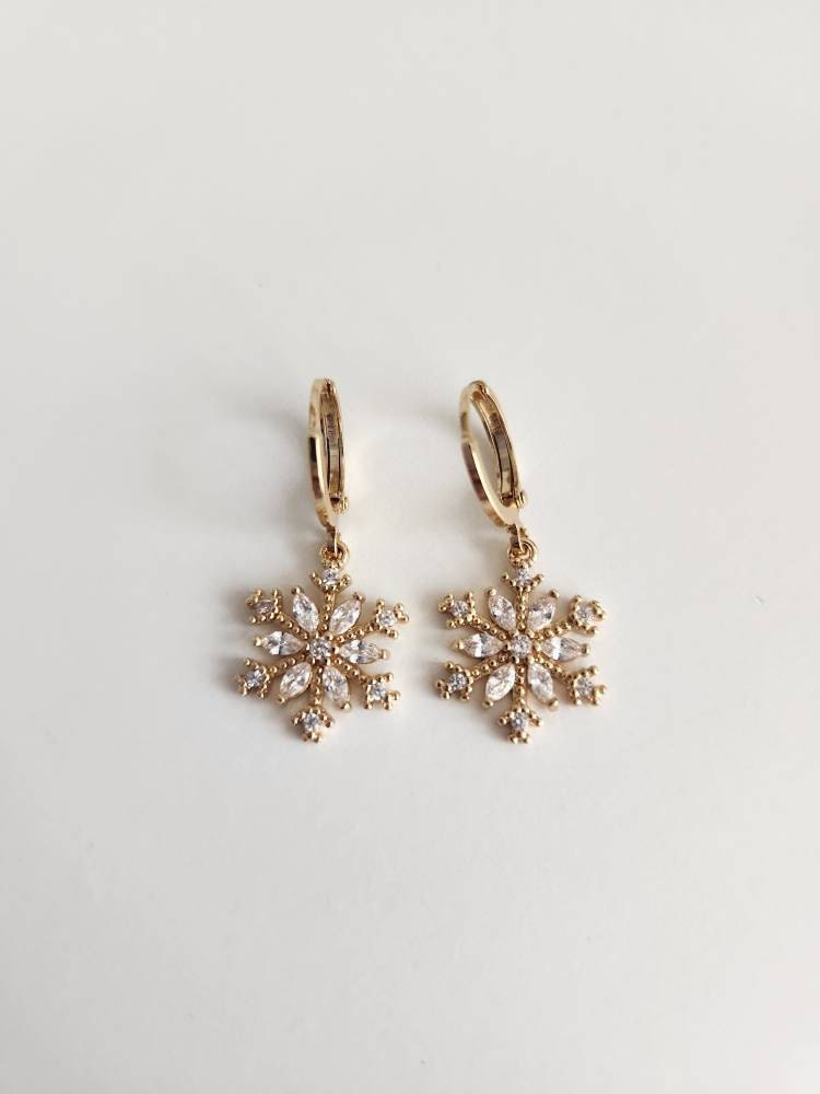 Dainty Snowflake Dangle Earrings