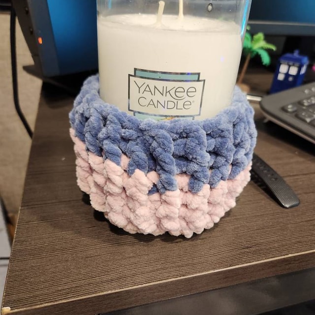 Emmett Candle/Jar Cozy – Free Crochet Pattern – DeniMade
