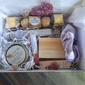 MODERN WOMAN Self Care Gift | Pamper Self Care Christmas Gift Box | Bath & Beauty Spa Relaxation Gifts for Her | Self Care