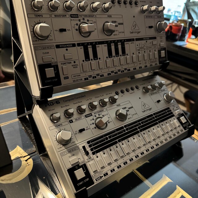 Behringer TD-3 RD-6 SR シルバー ベリンガー Amazon.com: Behringer RHYTHM DESIGNER RD-6-SR Analog Drum