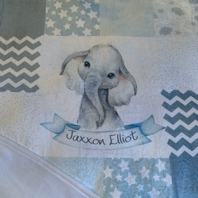 Couverture plaid minky bébé personnalisée avec prénom brodé et éléphant