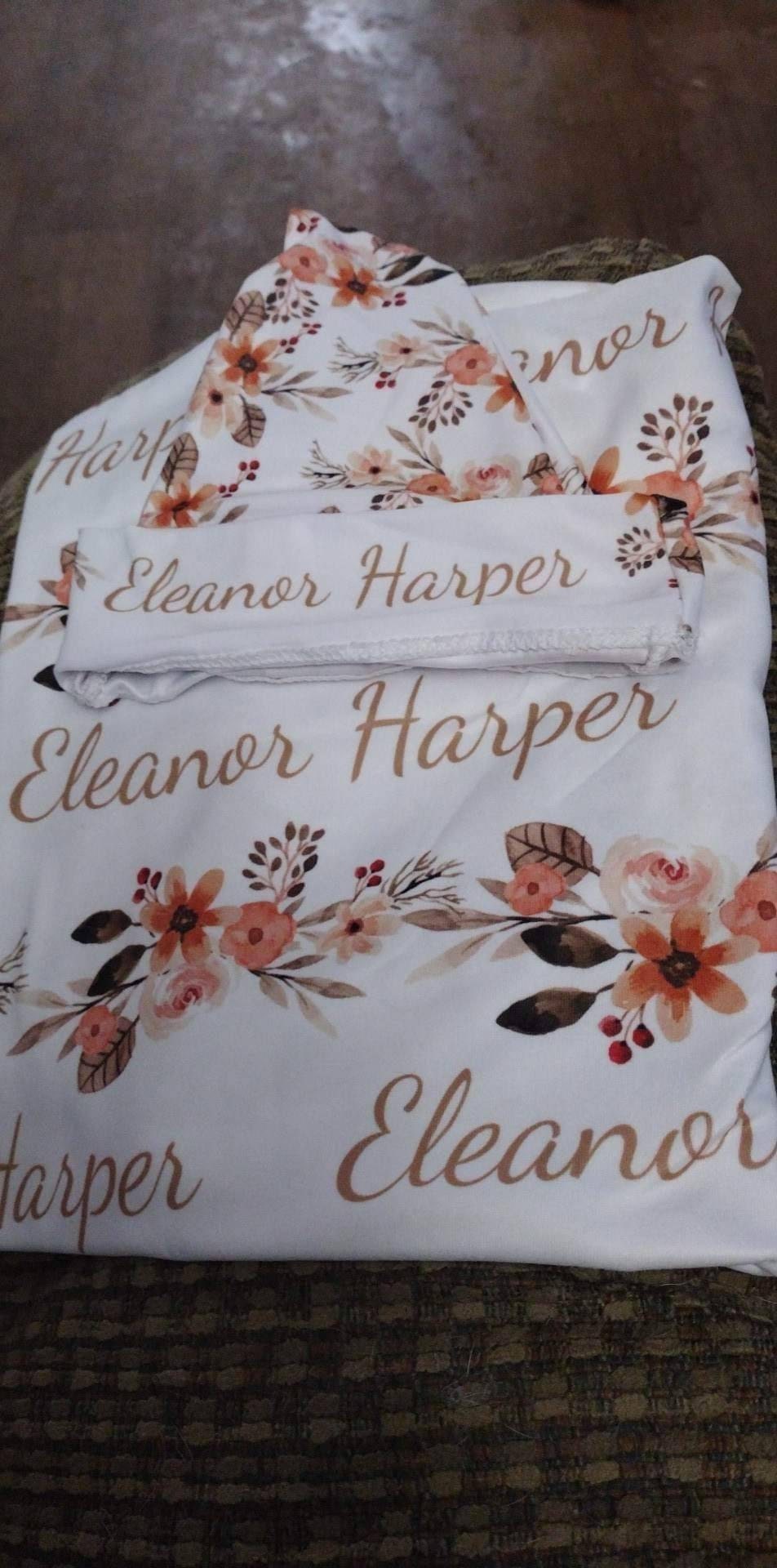 PERSONALISIERTE Wickeldecke mit Pfirsich-Blumenmuster für Neugeborene, Mädchen, Coming-Home-Outfit, Name, Babydecke, Babyparty-Geschenk, Krankenhaus-Foto-Outfit