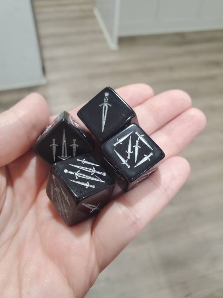 Dagger Dice / Set of 2 / D6 - RPG, Rogue Class