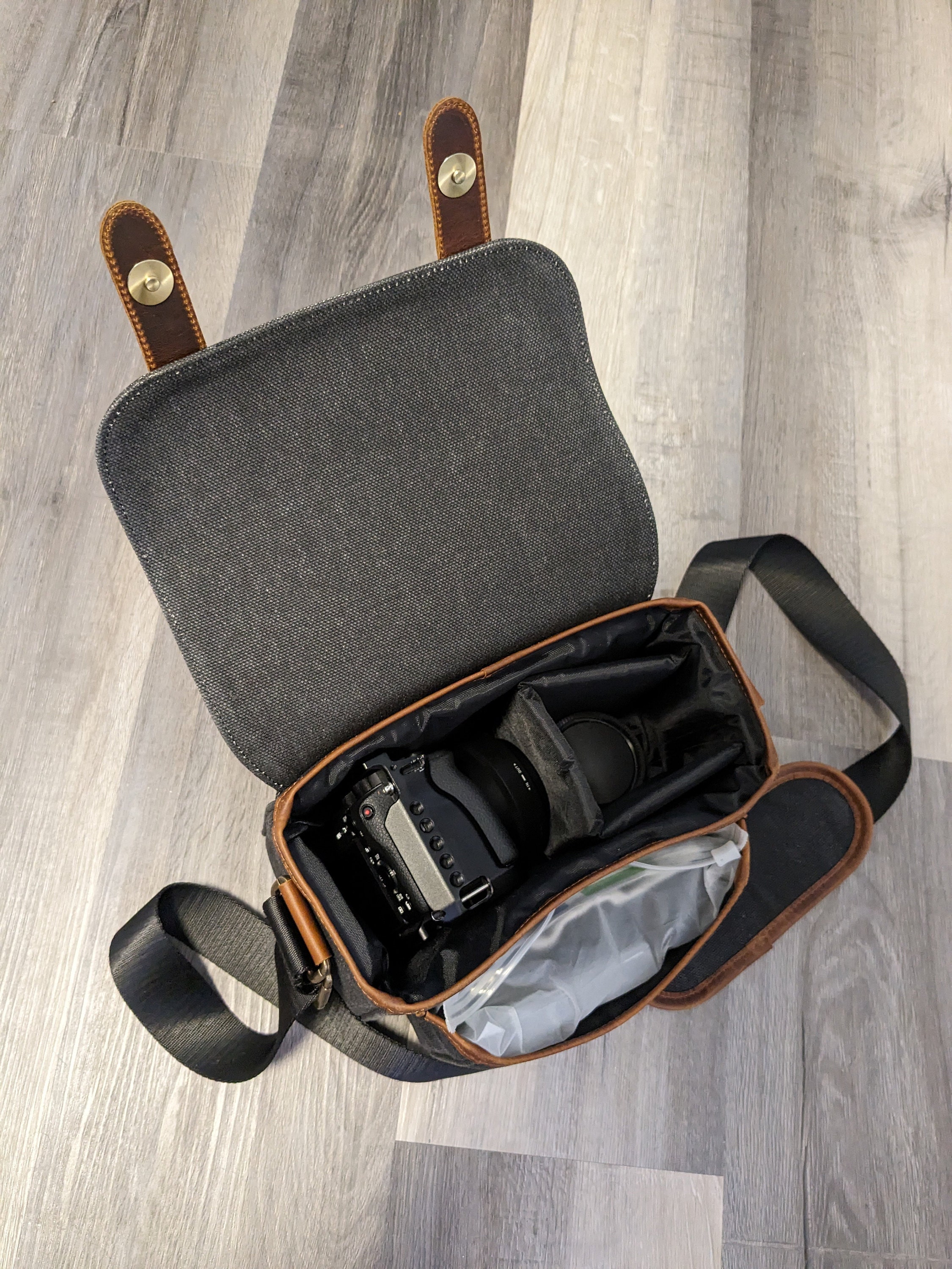 MegaGear Sequoia Canvas Camera Bag Shoulder Bag Case - Compatible with Canon Camera, Nikon, Sony SLR/DSLR Mirrorless Cameras and Lenses